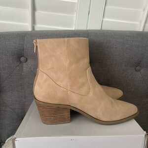 Dolve Vita booties